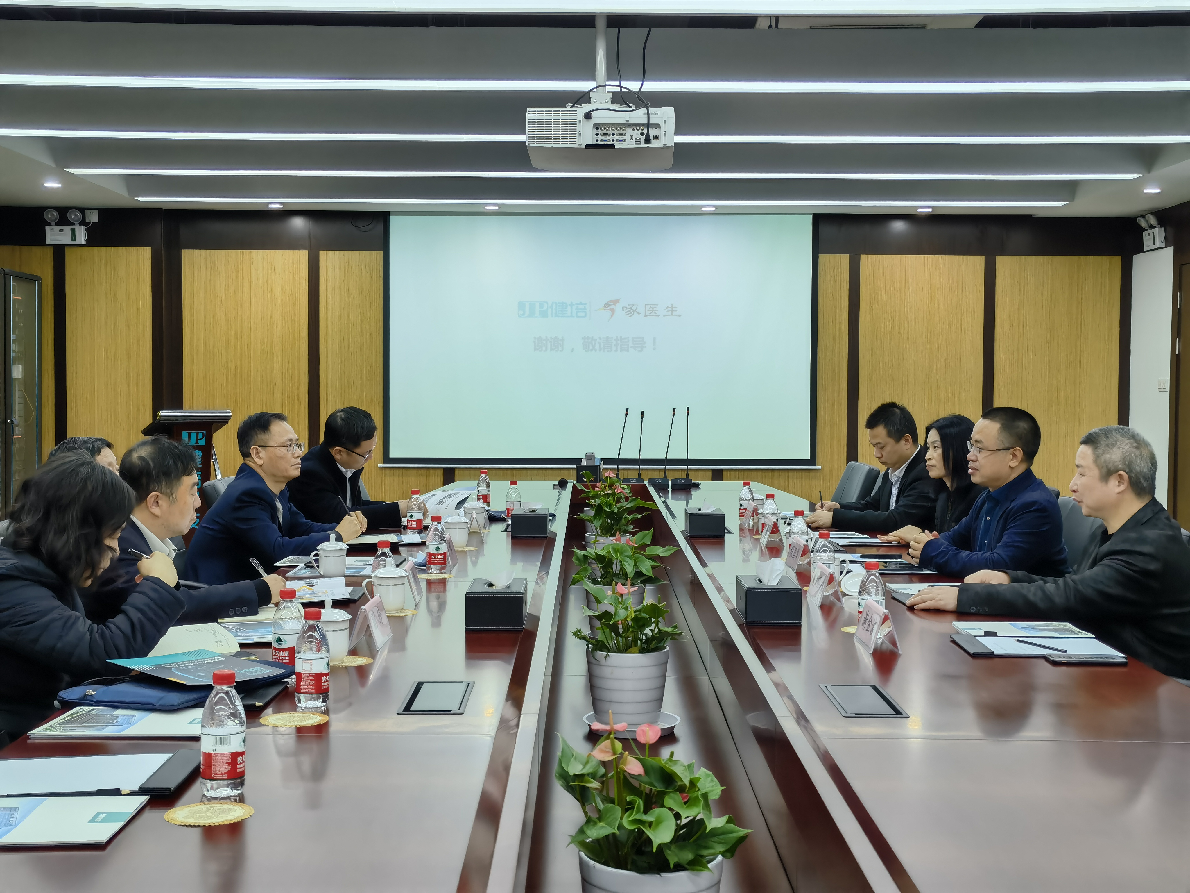 浙江省医疗保障局党组书记、局长杨烨一行莅临谈球吧科技考察指导