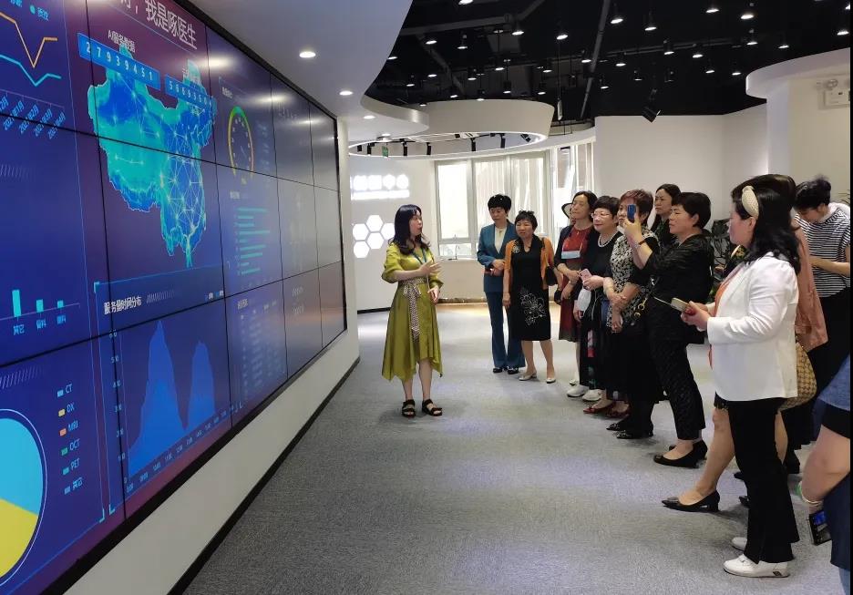 上海市宝山区女企业家考察团一行莅临谈球吧科技考察调研