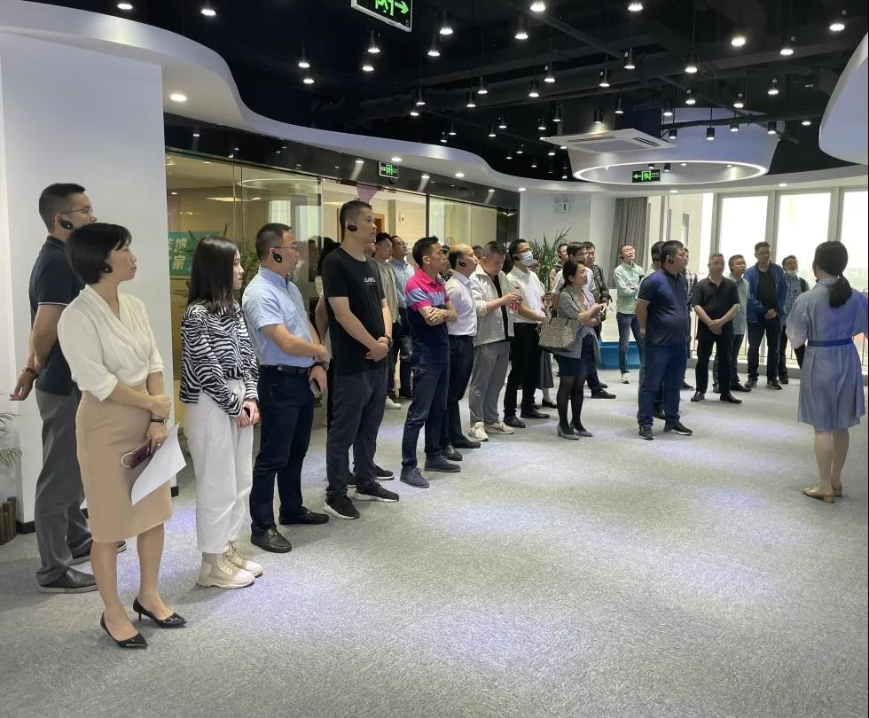 助推数字化小镇建设：浙江省各地领导干部考察团莅临谈球吧科技