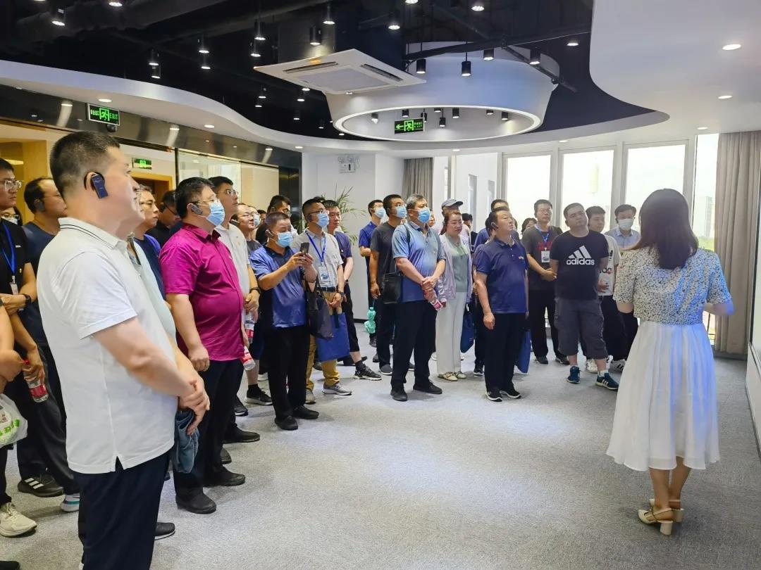 德州市深化放管服改革、优化营商环境专题考察团一行莅临谈球吧科技考察调研