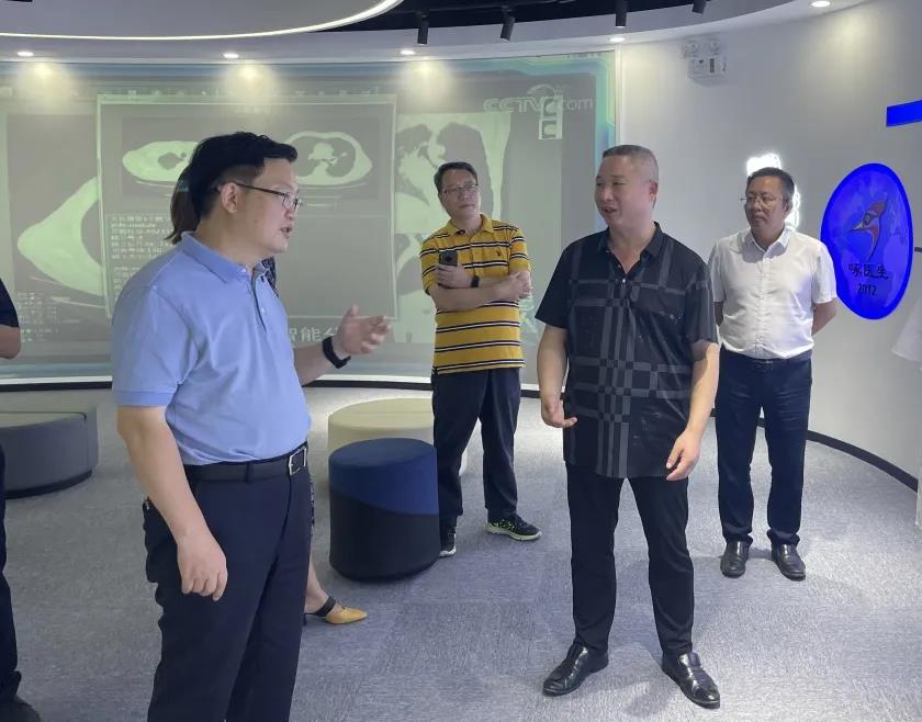 重庆理工大学党委书记康骞一行莅临谈球吧科技考察调研