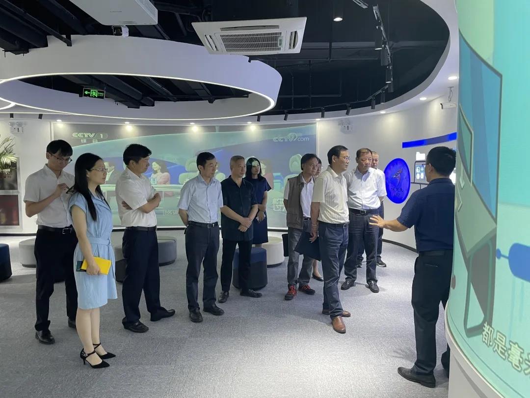 浙江省政协副主席陈铁雄带队赴谈球吧科技开展重点提案调研