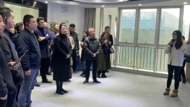 重庆市九龙坡区干部考察团莅临谈球吧科技考察调研