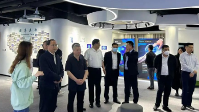 南阳市卧龙区委书记吕志刚一行莅临谈球吧科技考察调研