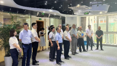 上海浦东新区人大工作研究会课题组组长杨培源一行莅临谈球吧科技考察调研