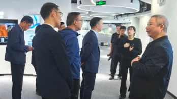 萧山区副区长、公安分局局长张亮一行赴谈球吧科技开展“助企服务”活动