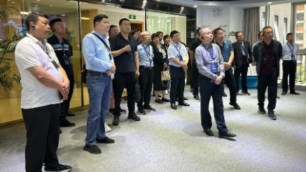 渭南市华州区政协主席王晓鹏一行莅临谈球吧科技参观考察