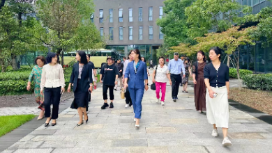 江苏省无锡市妇联党组成员、副主席朱芳一行莅临谈球吧科技考察调研